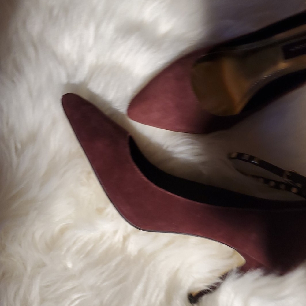 BCBG pumps